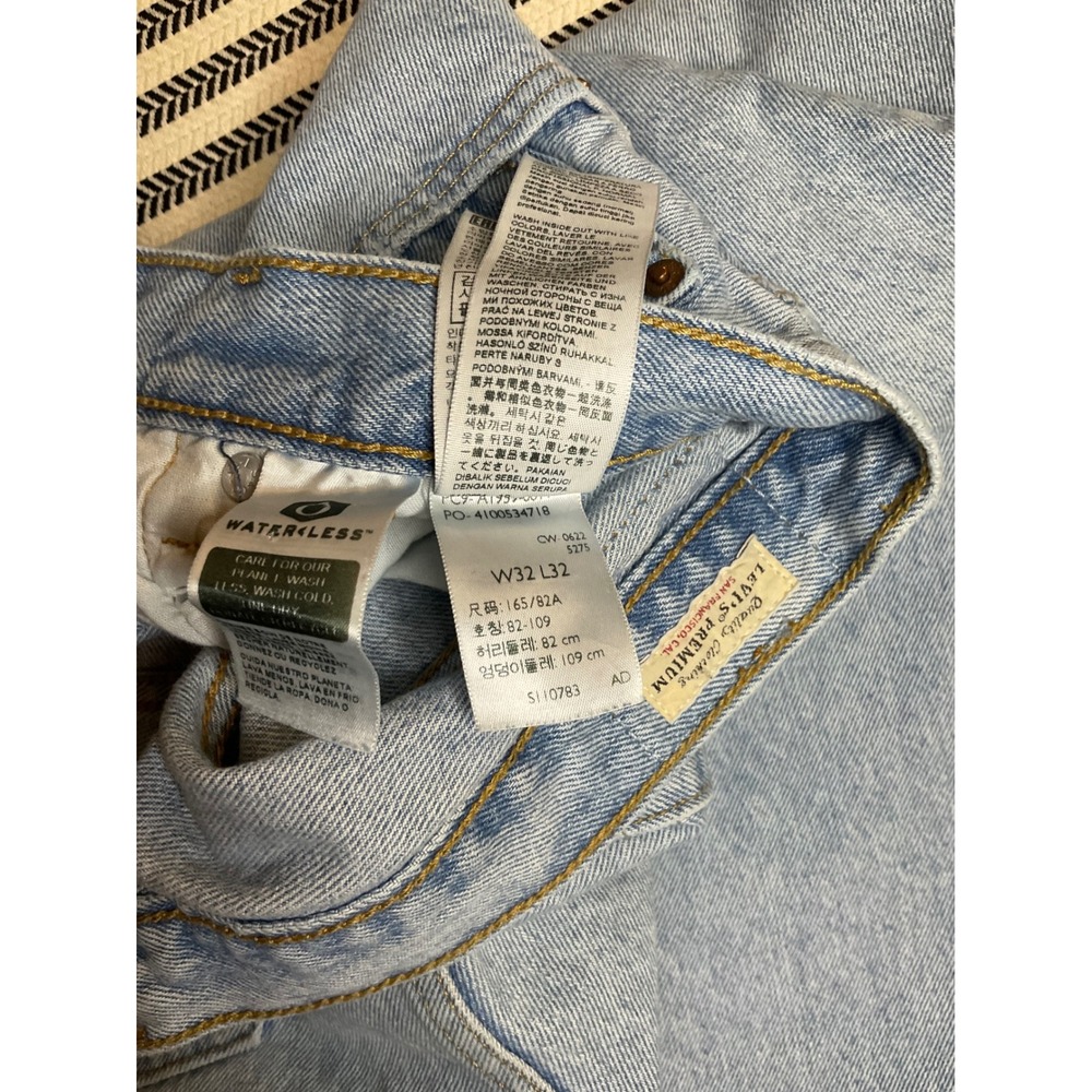Levi's 501 Original Fit Light Wash Denim Jeans Men's Size W32 L32 - Picture 6 of 6